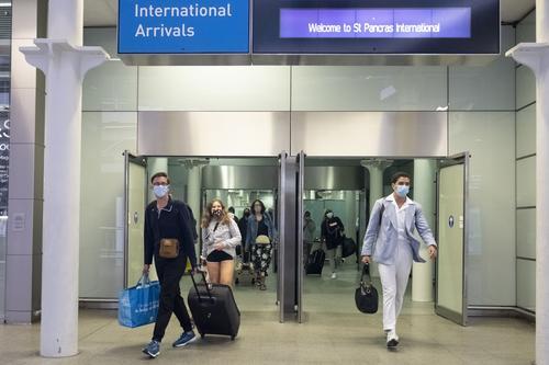 文汇报|英国开始对从法国等6地入境旅客实施14天隔离