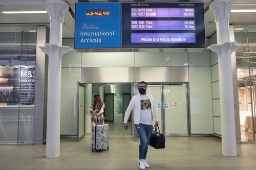 文汇报|英国开始对从法国等6地入境旅客实施14天隔离