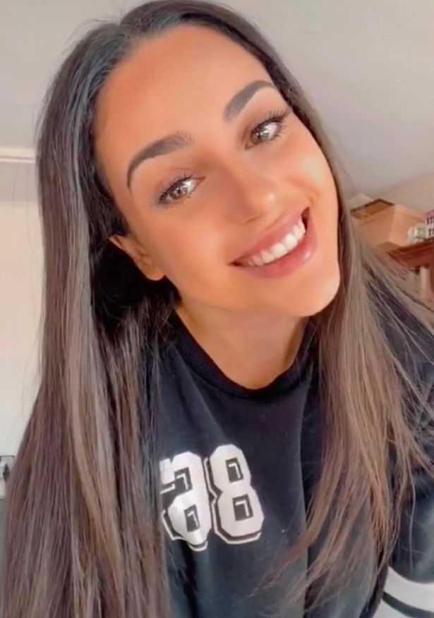 抽脂手术|澳大利亚19岁少女做下巴抽脂手术 拆线后新脸吓坏家人(图)