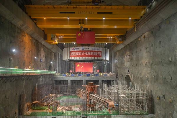 白鹤滩水电站|白鹤滩水电站建设重要里程碑世界首台百万千瓦水电机组转子成功吊装