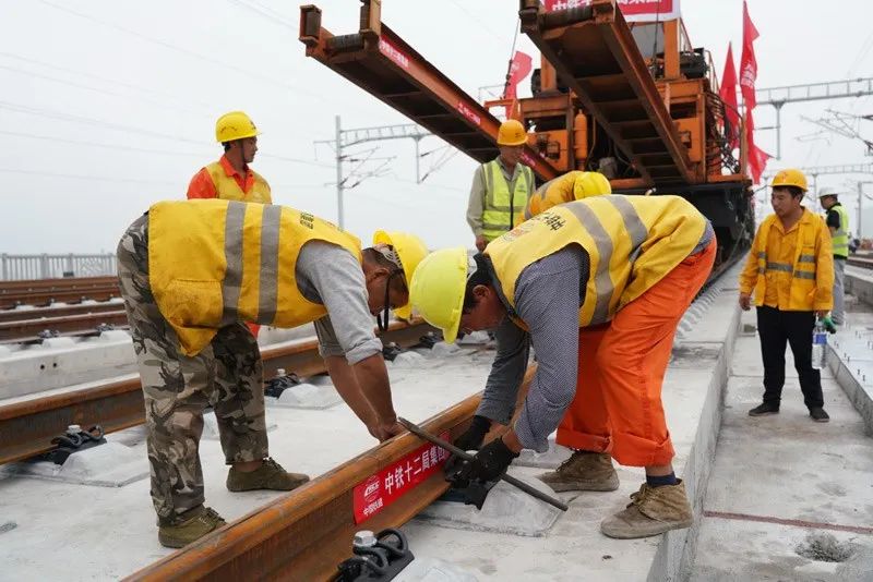 高速铁路|高铁新动能！京雄城际铁路全线轨道贯通意味着什么？