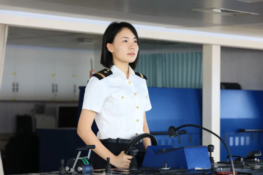 95后女舵手刘荣超航海7年驾驶2万吨大船蹈海探天