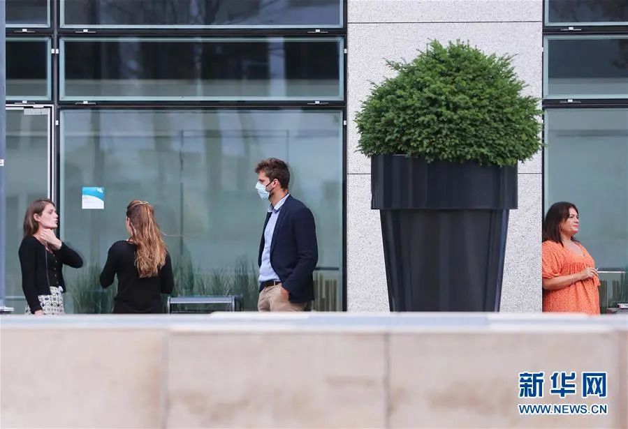 问题疫苗|世卫组织：年轻人是当前冠状病毒的主要传播者