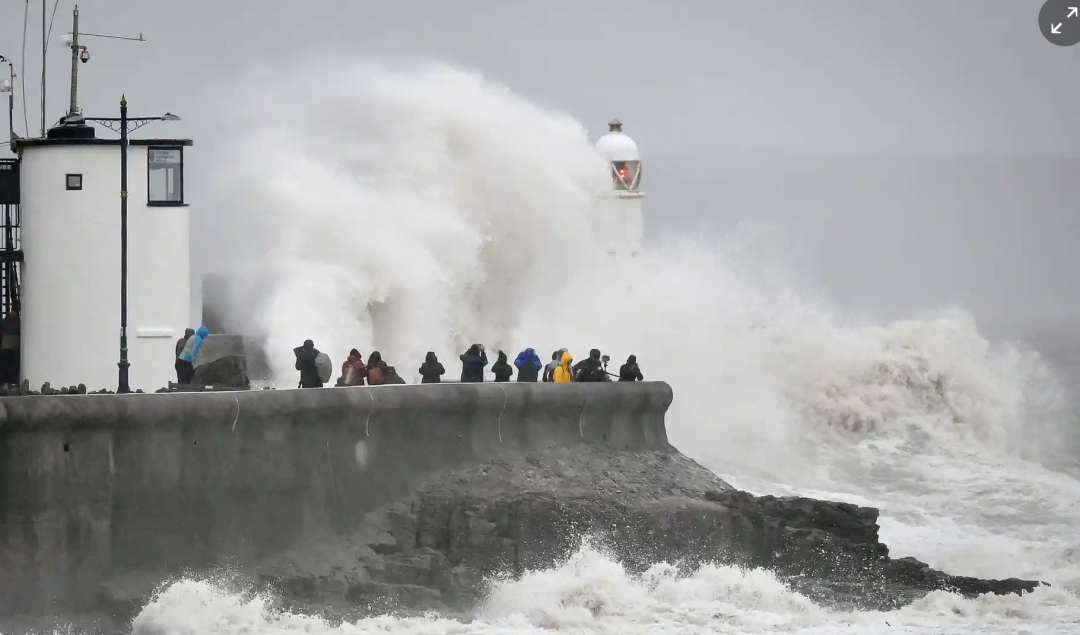 澎湃新闻|为什么英国首相总是不梳头?