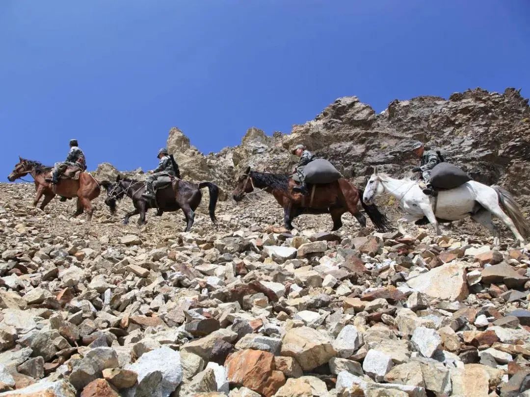 中国军网|蹚冰河、翻达坂、爬雪山、战蚂蟥......这些是边防军人的日常