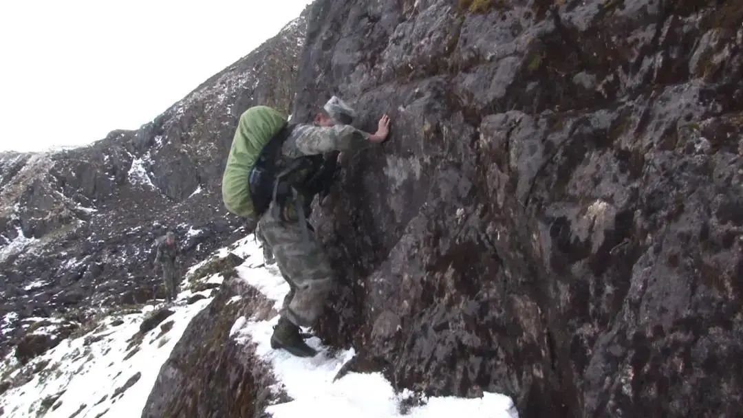中国军网|蹚冰河、翻达坂、爬雪山、战蚂蟥......这些是边防军人的日常