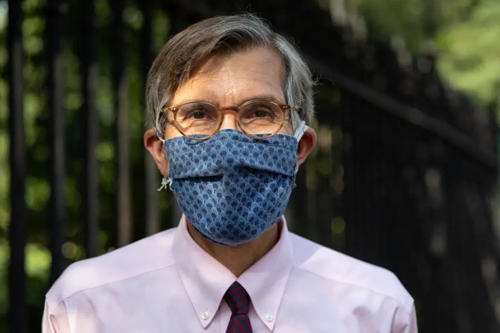 央视新闻客户端|美国食药管理局官员:如果政治因素影响疫苗审批过程的结果 他“认为有义务”辞职