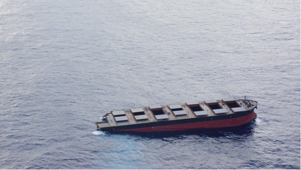 央视新闻|日本货船“若潮”号前半部已沉入海中 毛里求斯政府将向日本保险公司索赔