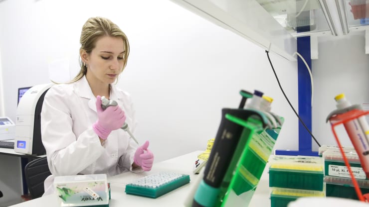 问题疫苗|俄高官谈新冠疫苗：有人现在就想买 我们明年春天可出口