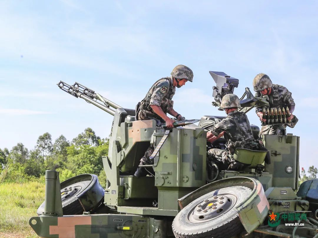 导弹|超燃！高清大图直击防空兵实弹射击训练现场