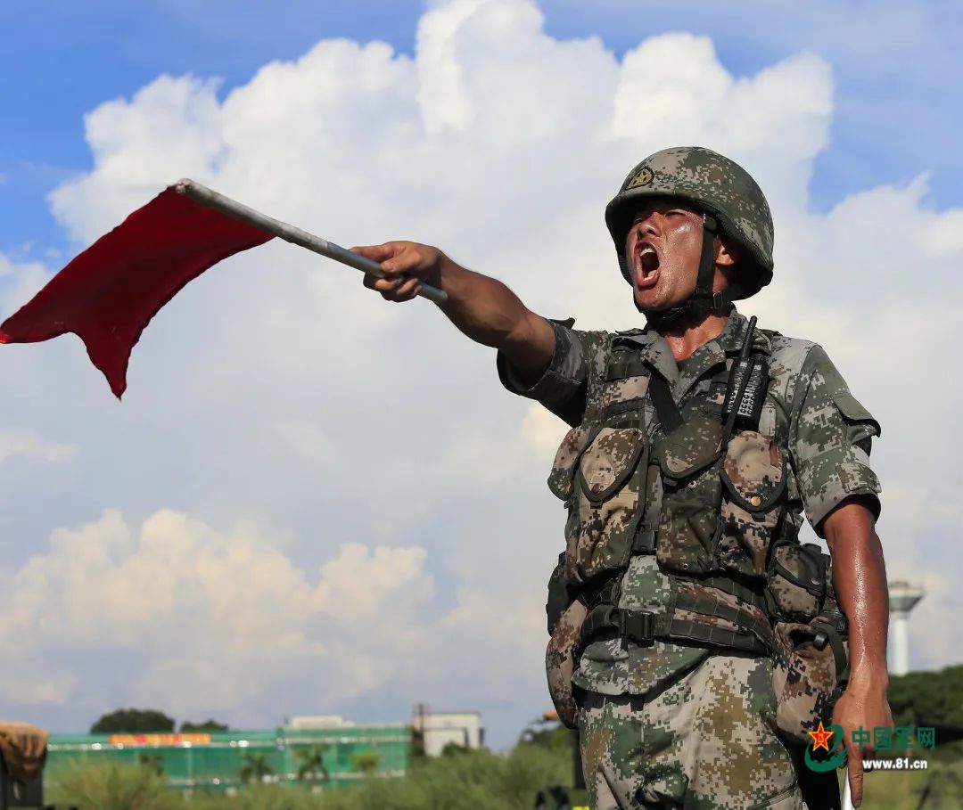 导弹|超燃！高清大图直击防空兵实弹射击训练现场