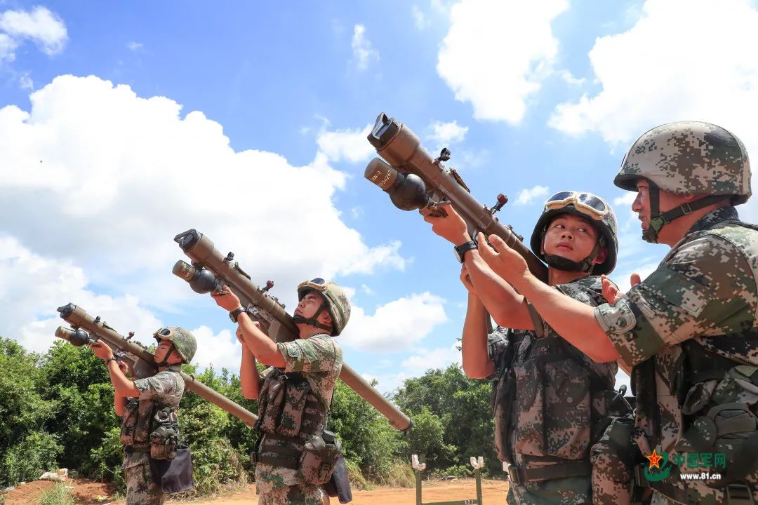 导弹|超燃！高清大图直击防空兵实弹射击训练现场