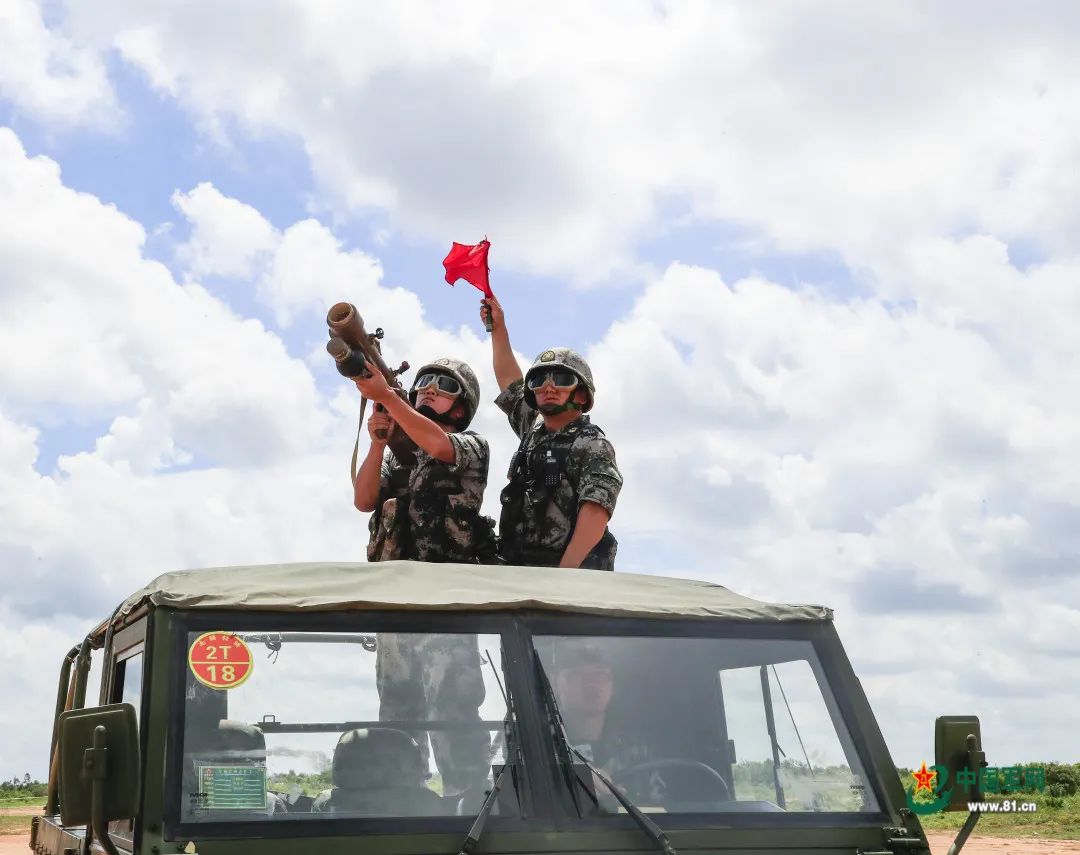 导弹|超燃！高清大图直击防空兵实弹射击训练现场