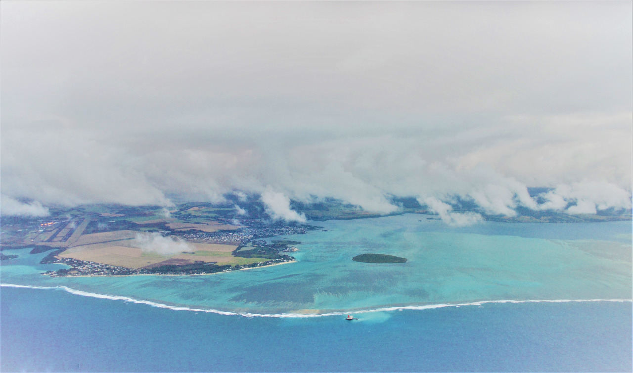 央视新闻客户端|日本货船“若潮”号船尾残油已抽取完毕