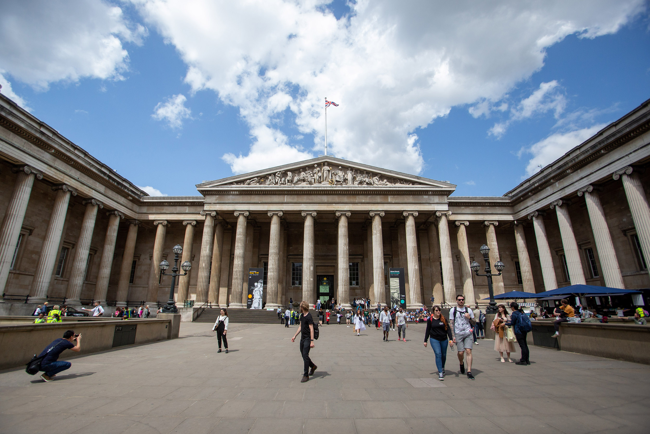 文汇报|大英博物馆移除创始人雕像，馆长：我们不能隐瞒任何事情