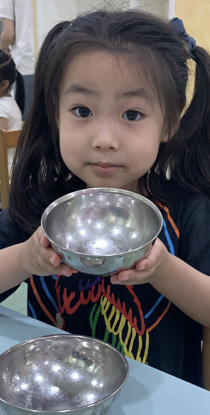 文汇报|节约理念融入幼儿食育！让孩子摸摸食材种种菜，在实践中感受一粒米的“乘风破浪”