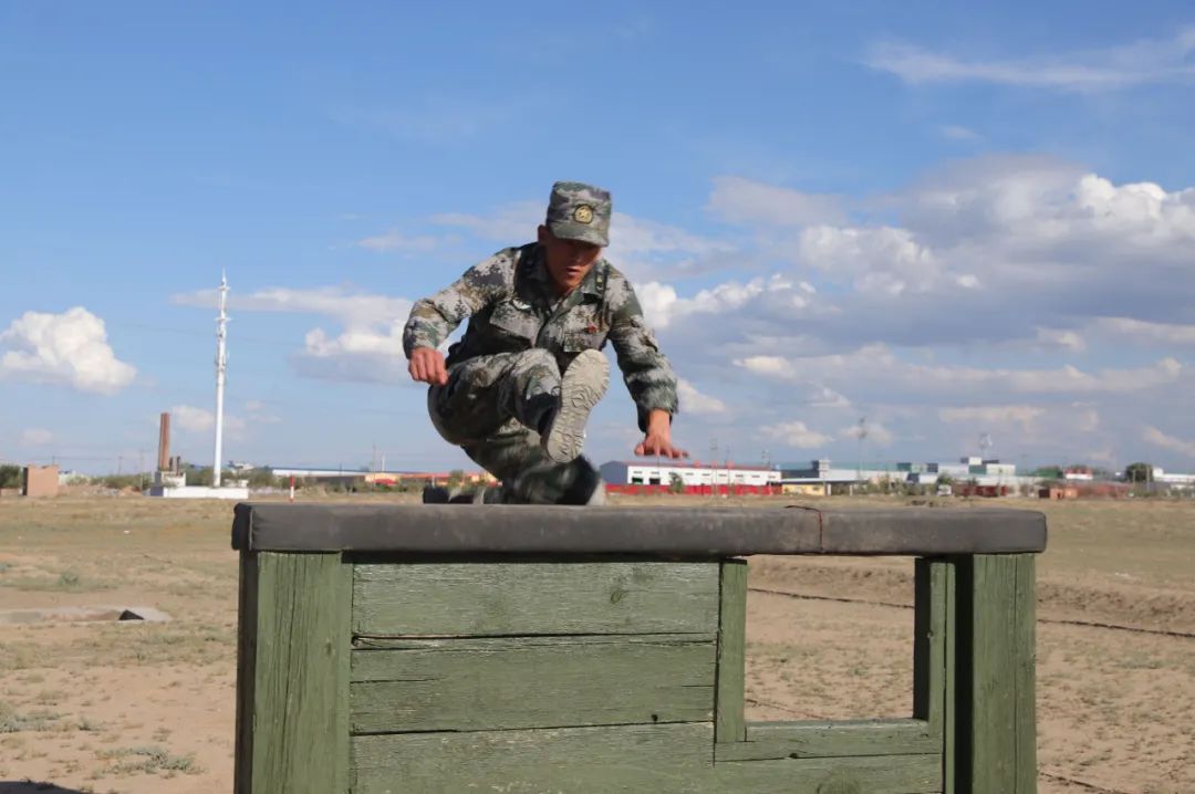 400米障碍1分31秒34负重组合练习19秒56等你来挑战