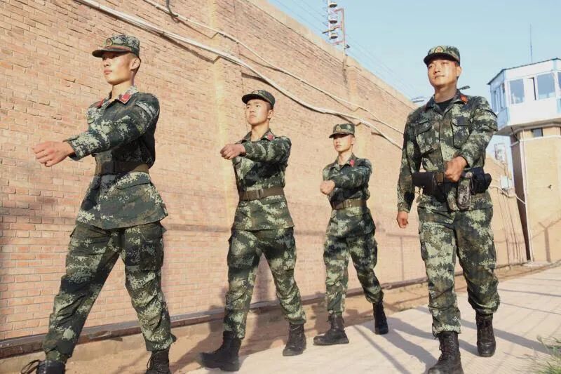 退伍|退伍季丨老兵与新兵的对话