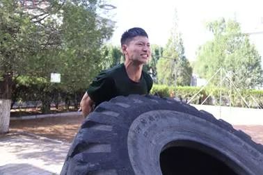 退伍|退伍季丨老兵与新兵的对话