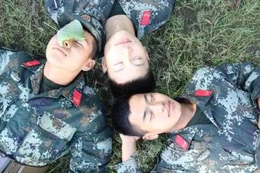 退伍|退伍季丨老兵与新兵的对话