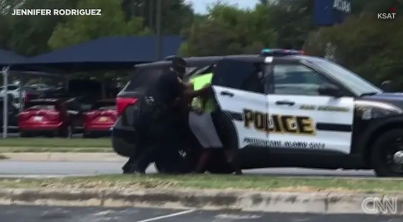 美国警察|“枪击”“电击”“打砸抢”，这就是美国警察的一天？