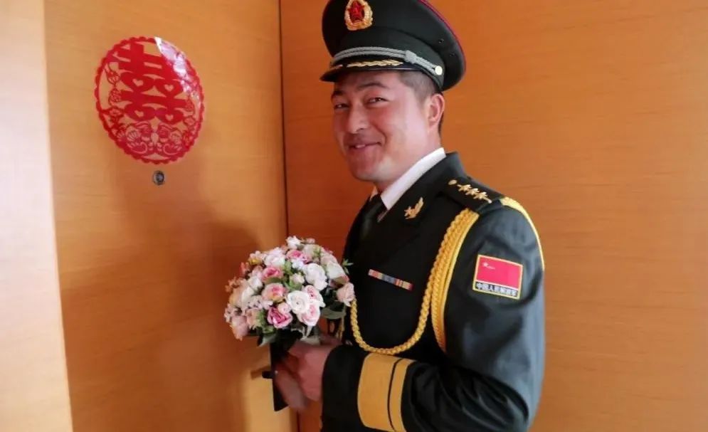 集体婚礼|集体婚礼！抗洪推迟婚礼的18位兵哥哥幸福又荣光！