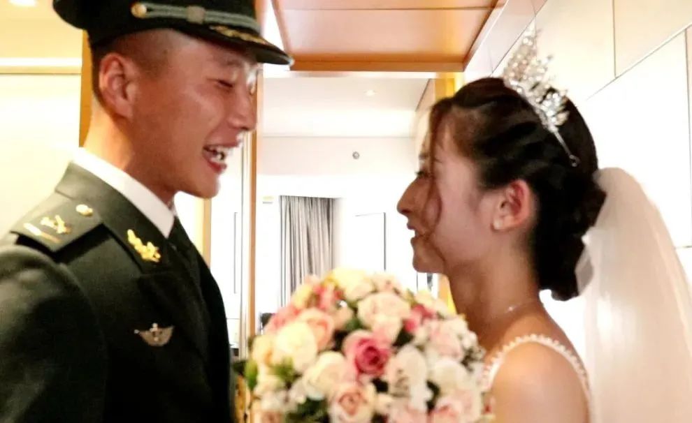 集体婚礼|集体婚礼！抗洪推迟婚礼的18位兵哥哥幸福又荣光！