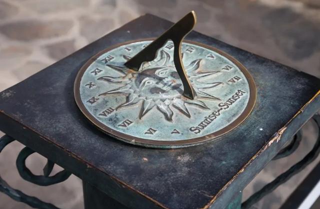 爱因斯坦|时间膨胀:为什么重力会减慢时间流?