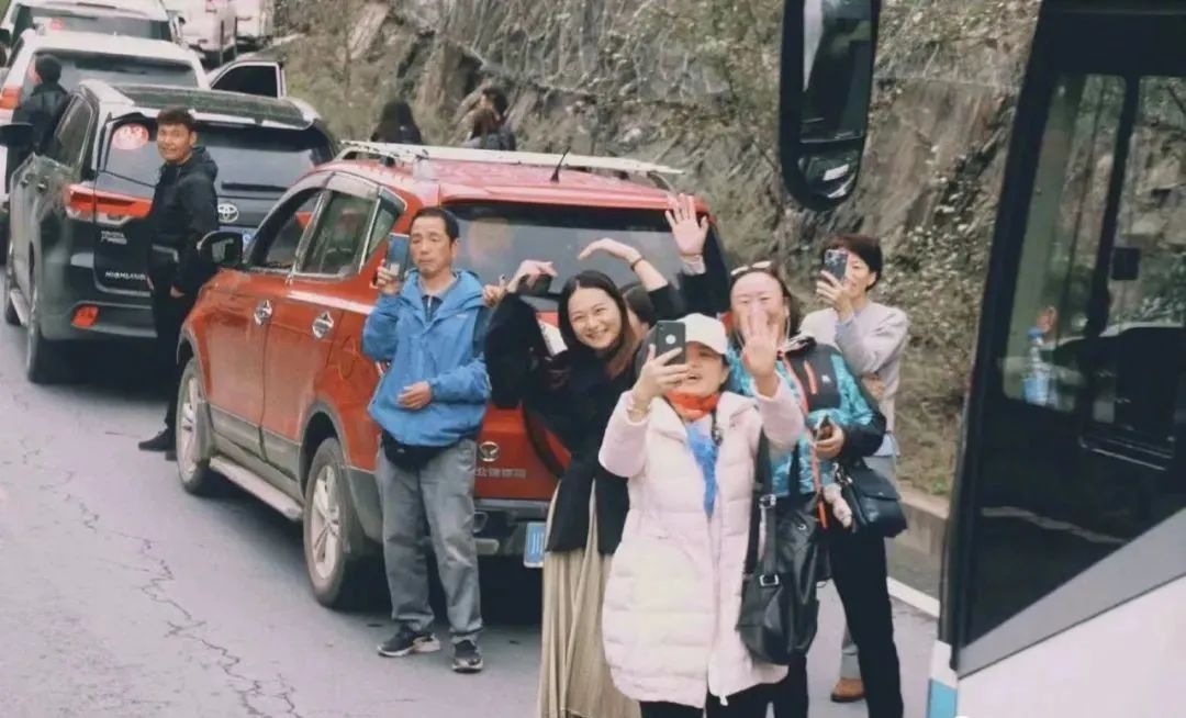 陆军,军事|子弟兵所到之处，人民群众的敬礼太煽情了