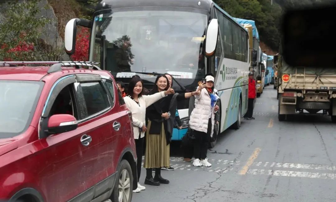 陆军,军事|子弟兵所到之处，人民群众的敬礼太煽情了