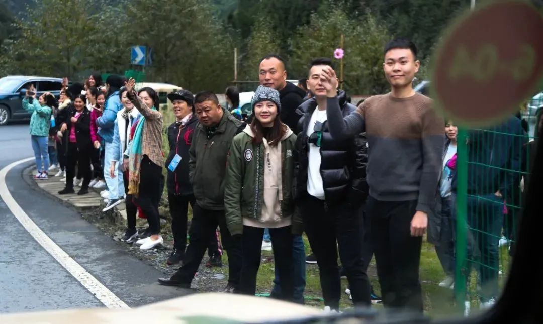 陆军,军事|子弟兵所到之处，人民群众的敬礼太煽情了