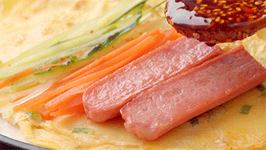 火腿肠|吃了那么多年火腿肠，竟不知道金属环下有个＂小机关＂, 一拉就开！