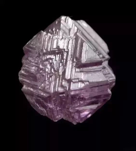 钻石|钻.石.为.什.么.裂.开.了？