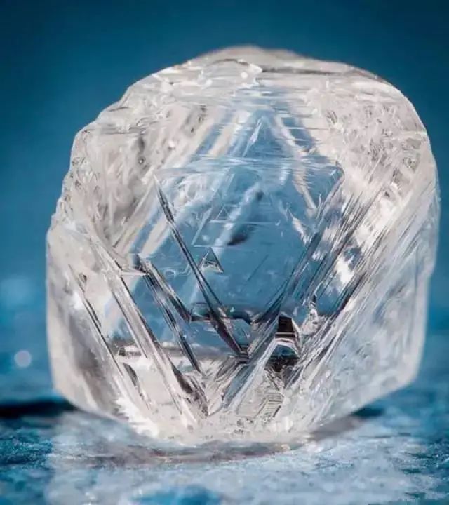 钻石|钻.石.为.什.么.裂.开.了？