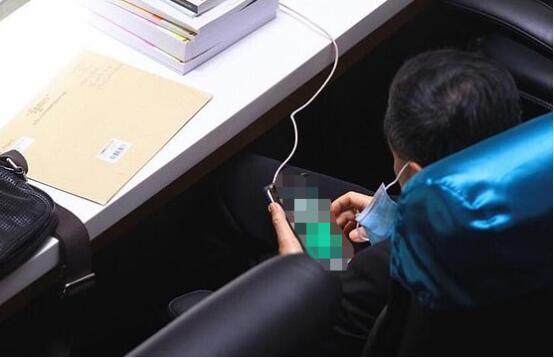 国际社会|泰国议员开会时被曝看裸女照10分钟，泰下议院议长回应：系个人私事，不应处罚