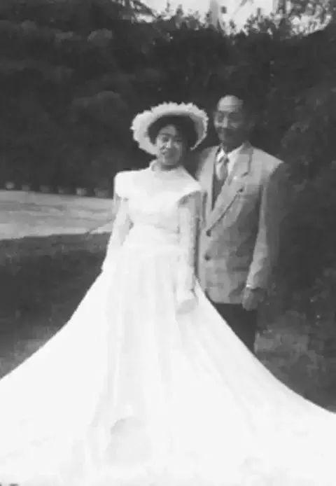 袁隆平|90岁袁隆平“撒狗粮”！相恋一个月闪婚，却宠她57年