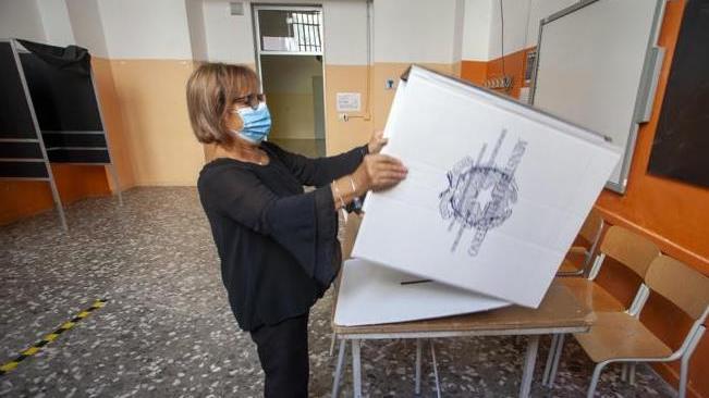 意大利公投|意大利开始全民公投及地方选举