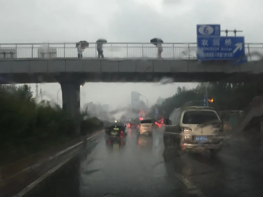 北京降雨|雨一直下！北京最低气温16℃，请添衣保暖，出行注意安全