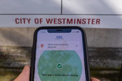 软件|英国新冠病毒追踪定位应用程序上线，一旦发现附近有确诊病例，将提示用户自我隔离