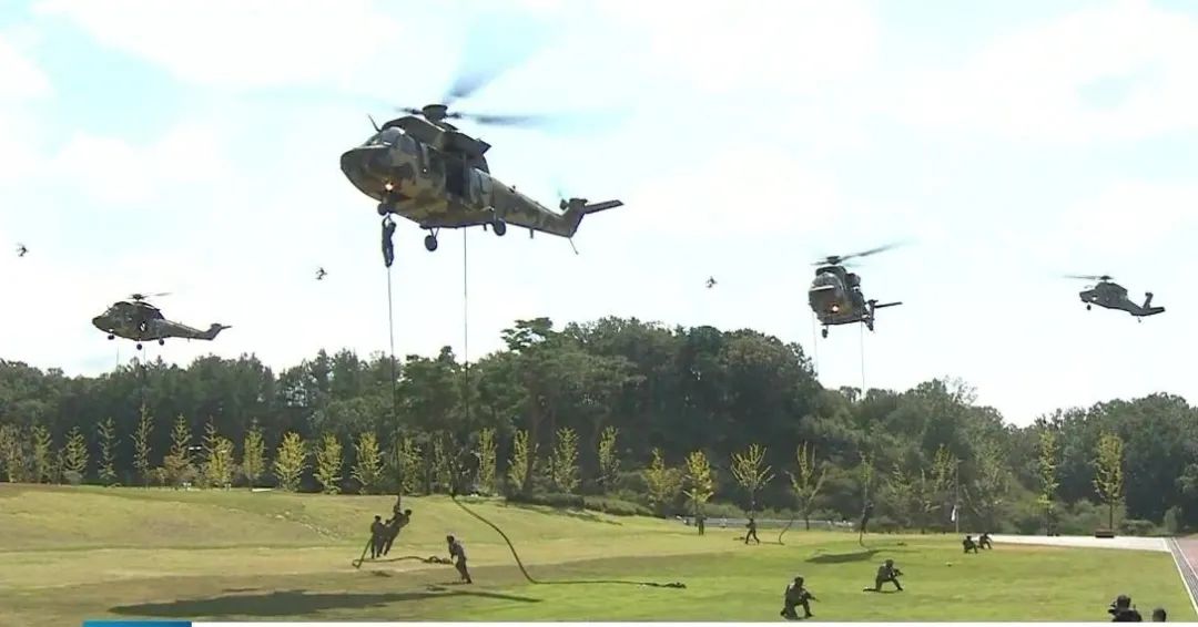 国际|韩总统乘战车出席建军节活动 韩媒：罕见