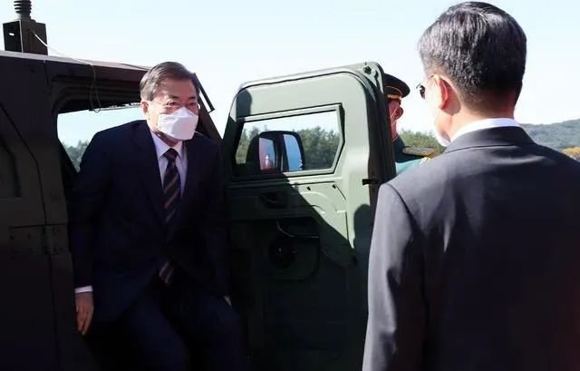 国际|韩总统乘战车出席建军节活动 韩媒：罕见