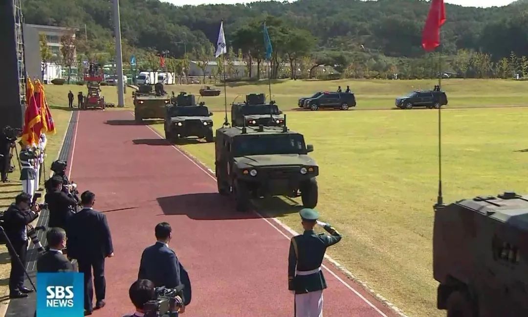 国际|韩总统乘战车出席建军节活动 韩媒：罕见