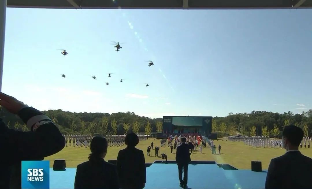 国际|韩总统乘战车出席建军节活动 韩媒：罕见