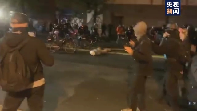 央视新闻|不够透明！美检方不起诉暴力执法警察 被害者家属要求公布诉讼程序笔录