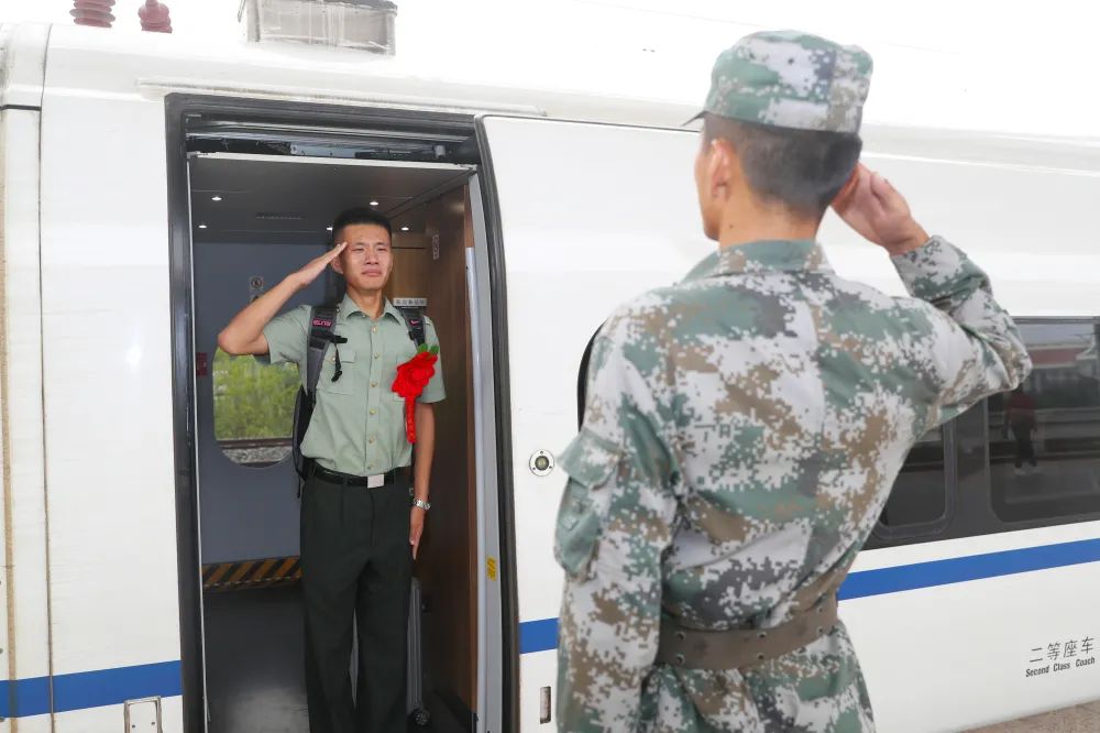 军旗|这11个旅：老兵推迟退伍