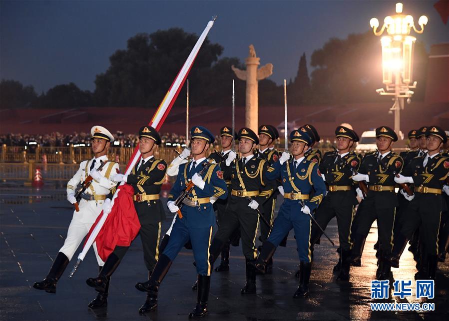 天安门广场|家国同庆 祝福祖国——天安门广场国庆升国旗仪式侧记