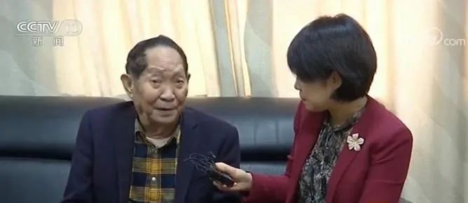 袁隆平|袁隆平：坐高铁看见丰收的景象，我非常愉快