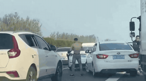 视觉志|国庆假期堵车救命帖。