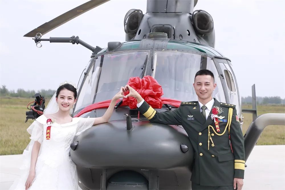 婚礼,军事|战鹰前，牵手美丽新娘！