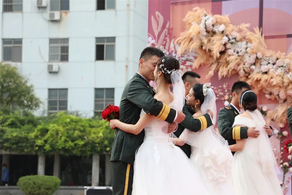 婚礼,军事|战鹰前，牵手美丽新娘！